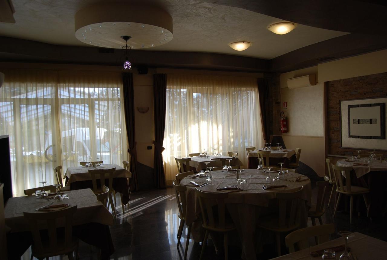 Hotel Iscla เอโดโล ภายนอก รูปภาพ
