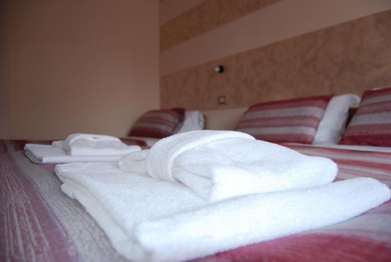 Hotel Iscla เอโดโล ภายนอก รูปภาพ